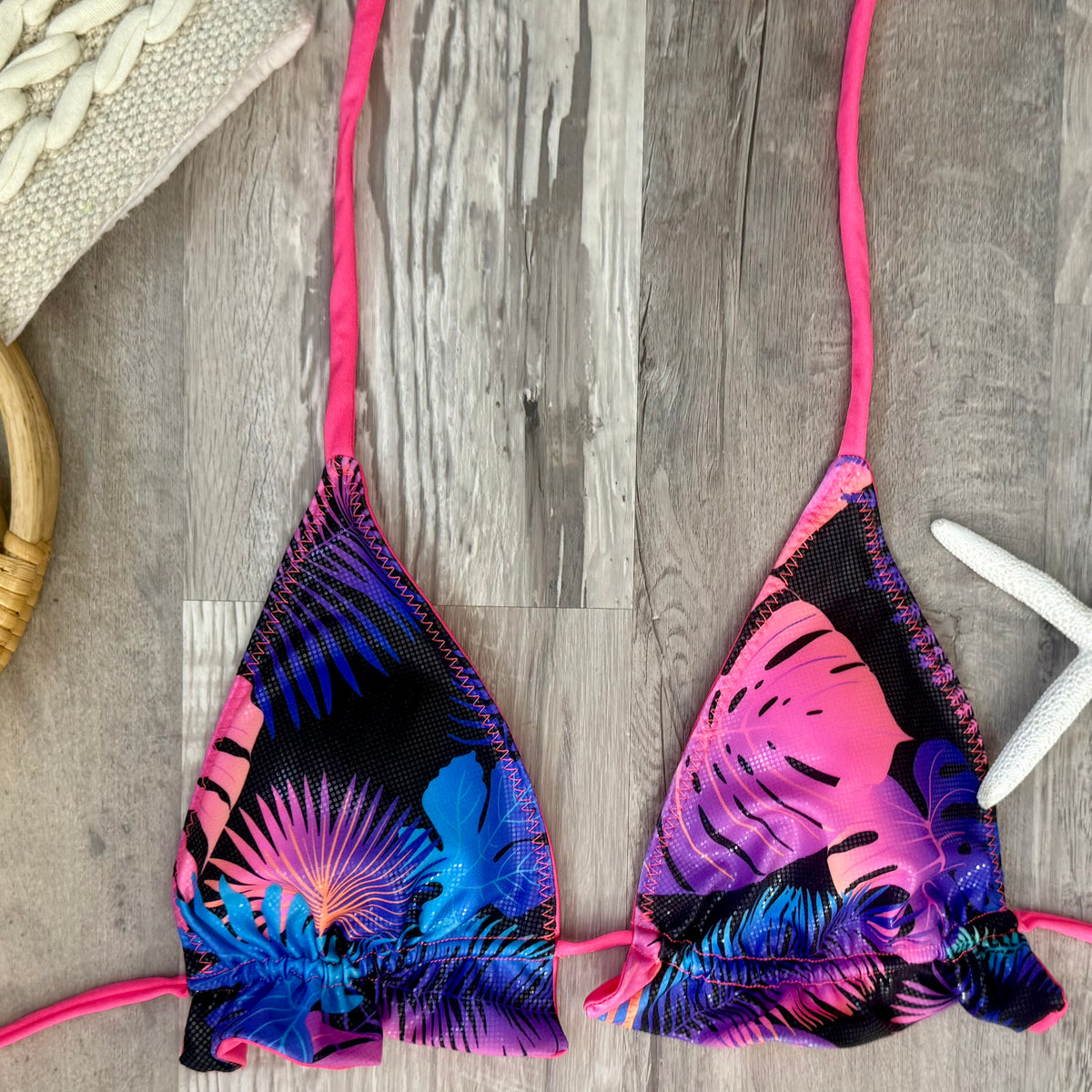 Ruffle Coral Black palms